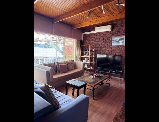 5 BEDROOM HOUSE FOR SALE IN CONSTANTIA PARK